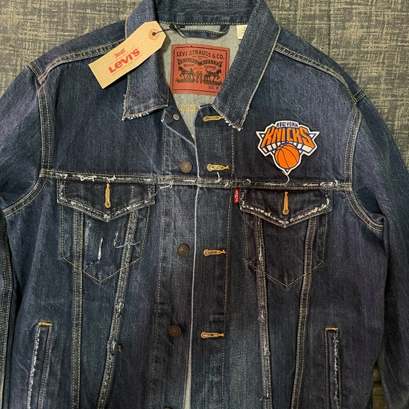Unisex Levi’s Jackets 
Licensed NFL, NBA and MLB Sport Teams Levi Jackets $75 - Picture 3 of 9